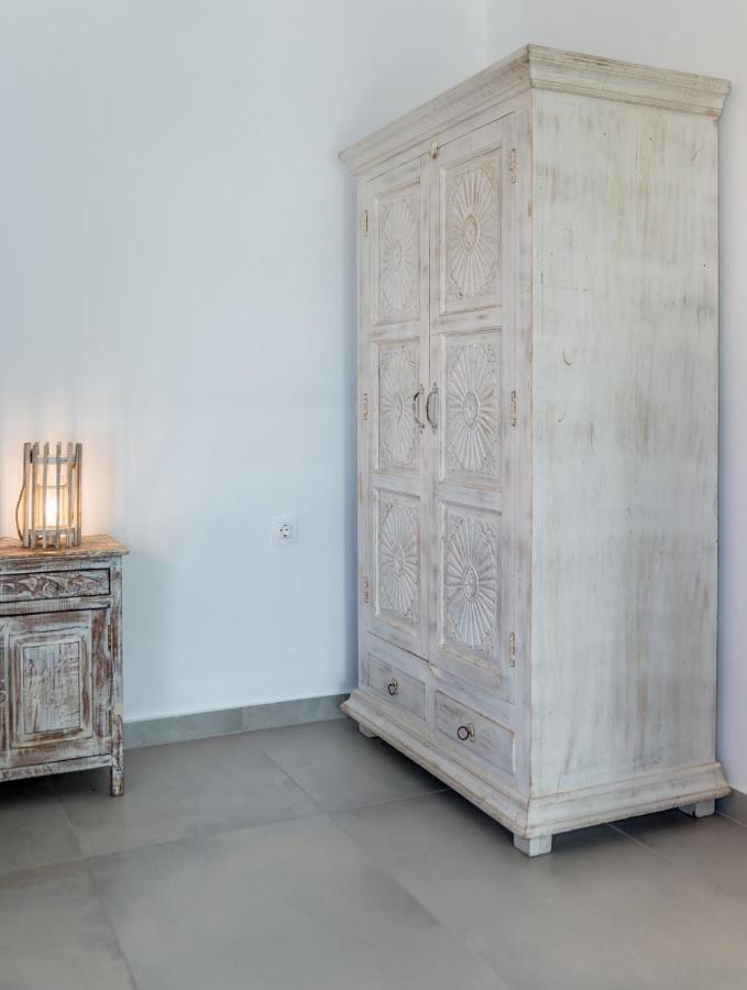 Kristen'S Studio & Apartments Adamantas  Екстериор снимка