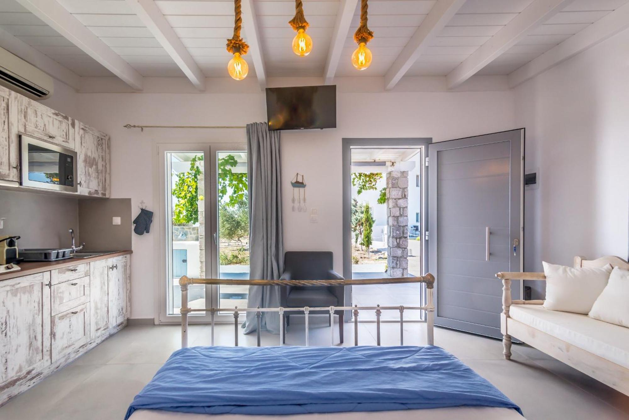 Kristen'S Studio & Apartments Adamantas  Екстериор снимка
