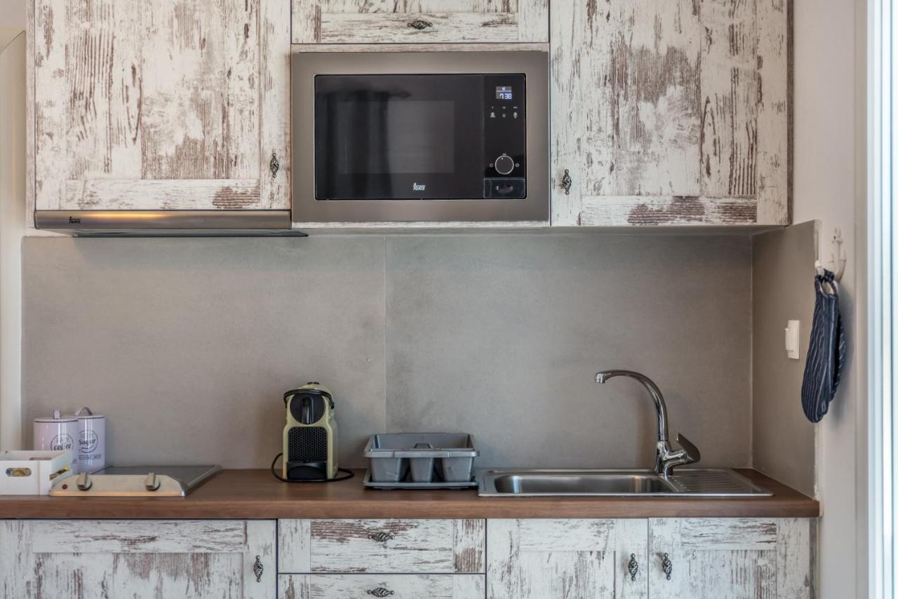 Kristen'S Studio & Apartments Adamantas  Екстериор снимка